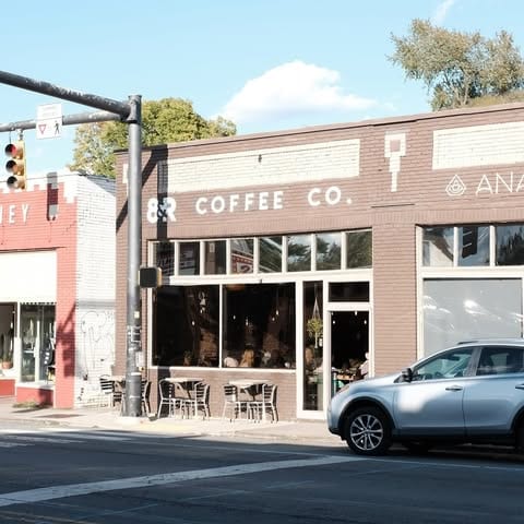 8th & Roast Coffee Co. logo